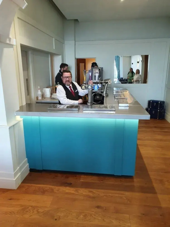 Delmont Hotel & View Restaurant