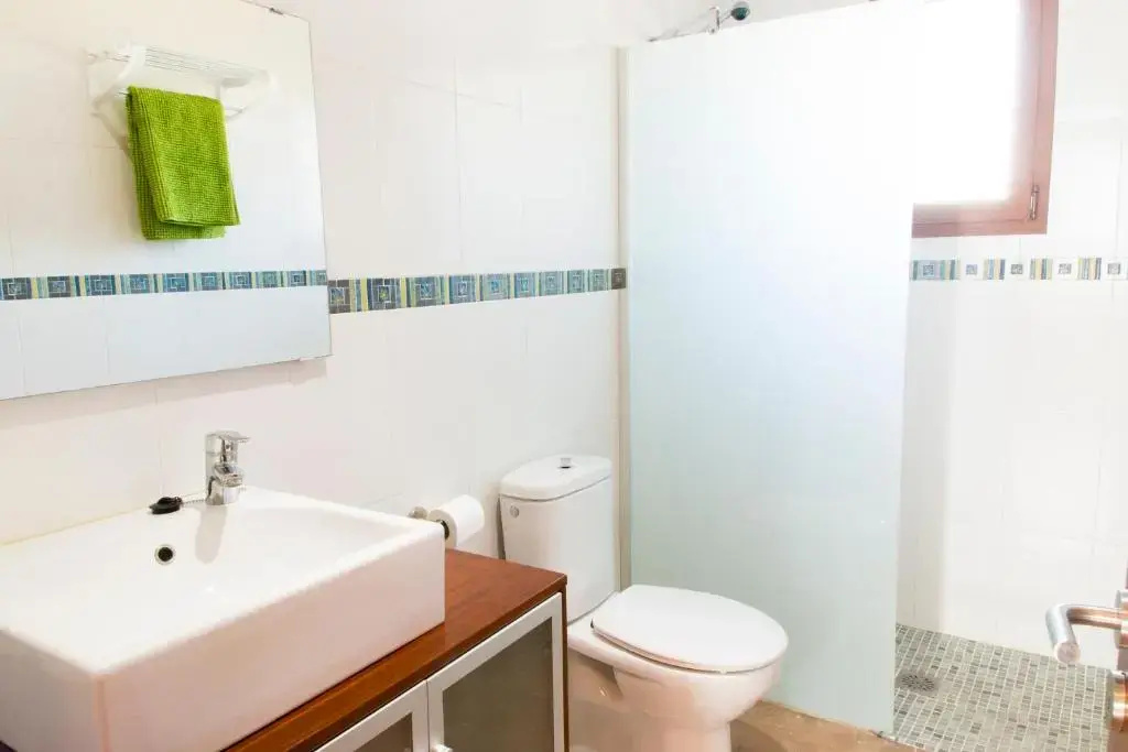 CAN BIEL Pool, garden,BBQ, free wifi, ping pong for 6
