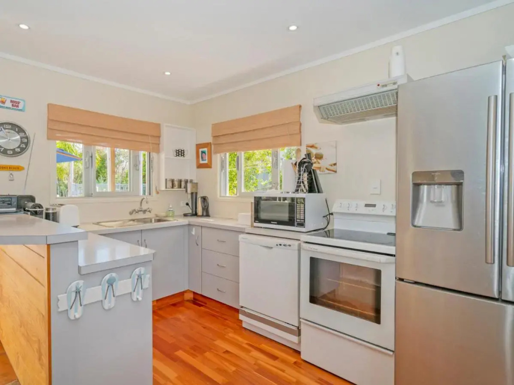 Oysters Retreat - Cooks Beach Holiday Home