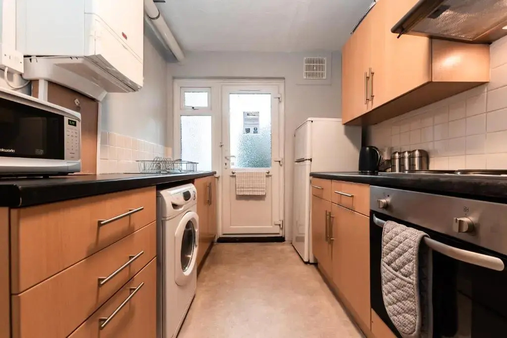 BEST PRICE! Perfect Gunwharf Accommodation - 5 single beds or Kingsize FREE PARKING