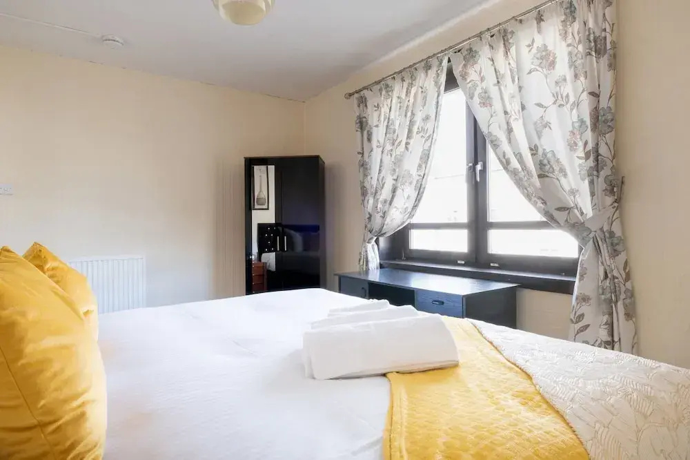 Novelty Suites Froghall Avenue
