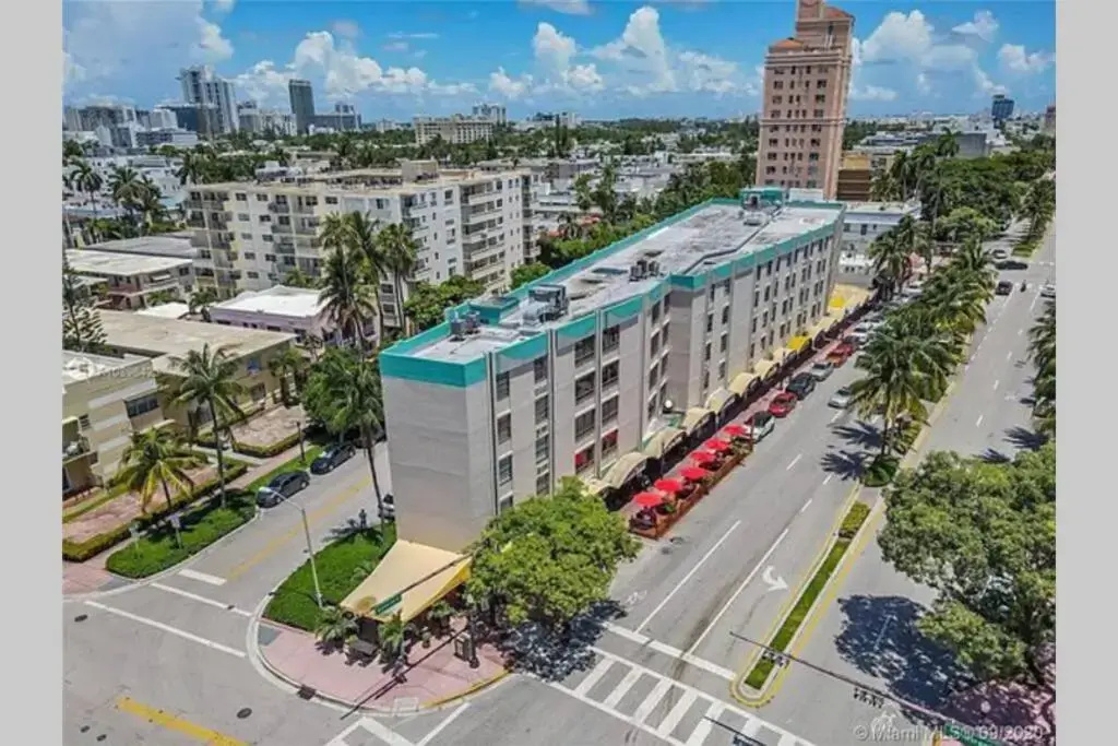 1 bedroom in the BEST location in South Beach !