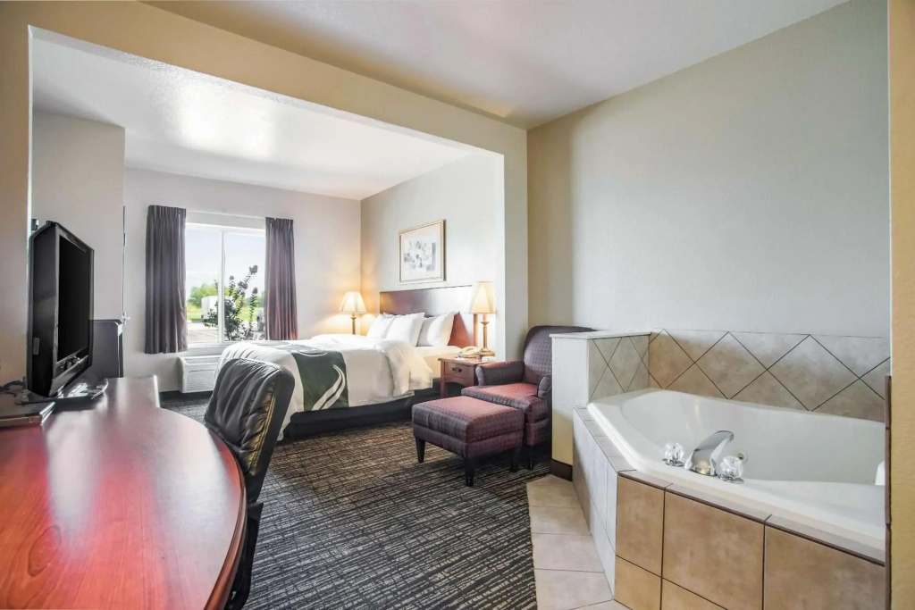 Quality Inn Parsons North