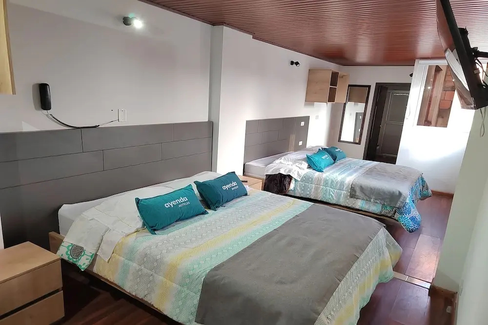 Ayenda Gold House