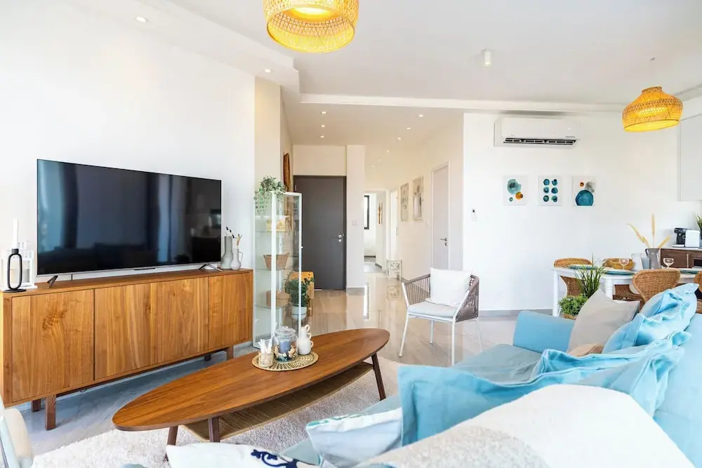 Thálassa 2-BR Apt. & Balcony in Larnaca