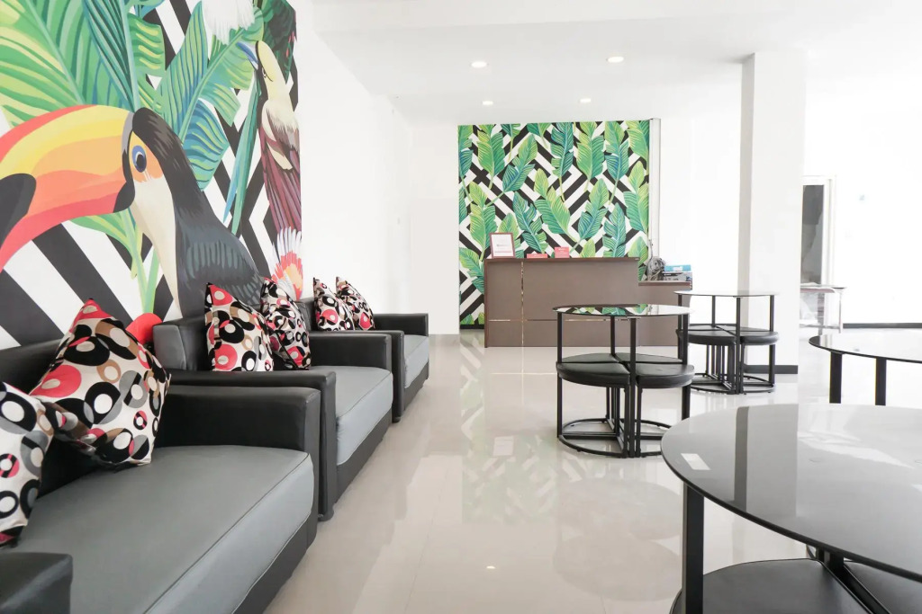 RedDoorz Plus @ Tlogomas