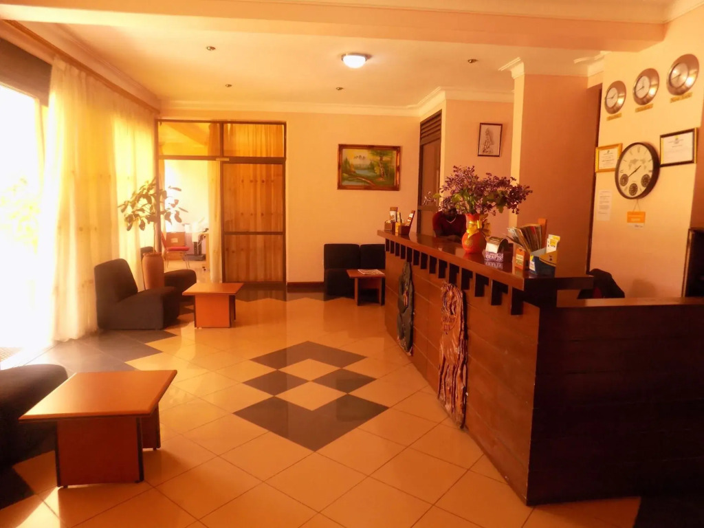 Entebbe Travelle'rs Inn