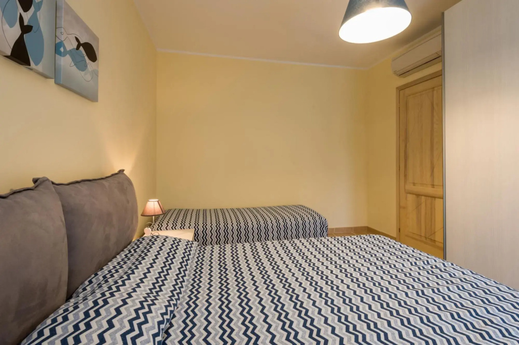 The apartment has 2 bedrooms, 2 bathrooms, living room with direct access to the terrace, kitchenett-PERLACEA 25