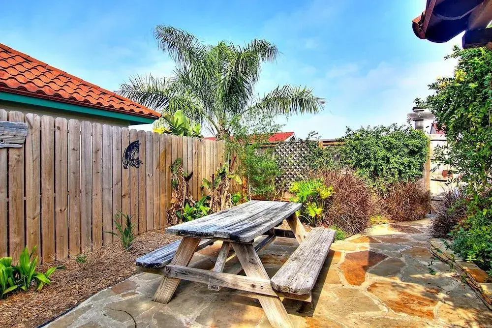 Another Day In Paradise 1 Bedroom Cottage by Redawning