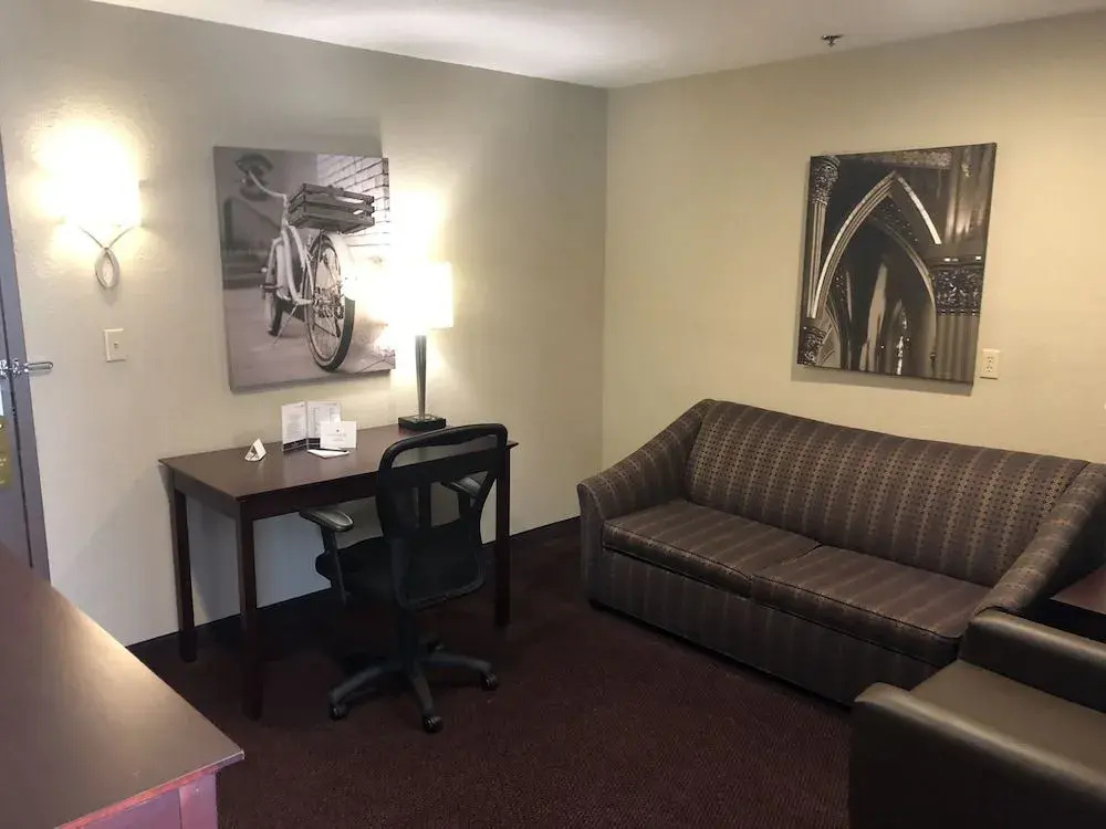 Ivy Court Inn and Suites