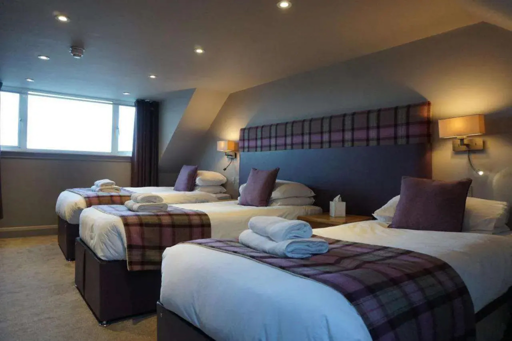 Lochside Hotel