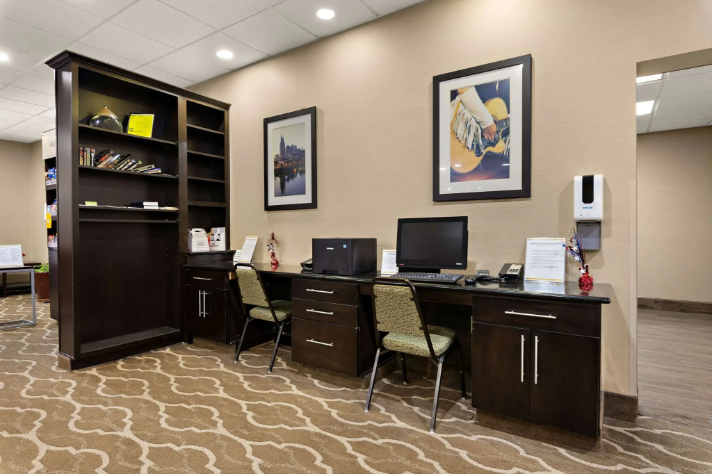 Comfort Suites Nashville near Percy Priest Lake
