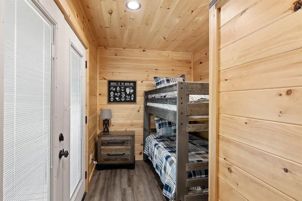 Stargazer Chalet 5 Bedroom Cabin by RedAwning