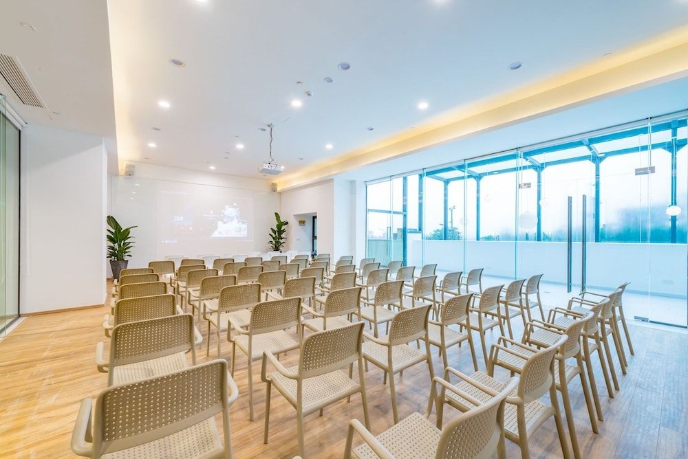 Rezen Sunbow Hotel