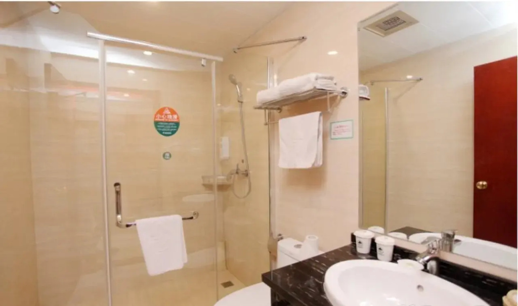 GreenTree Inn JiangSu YanCheng XiangShui ChenJiaGang RenMin E) Road HuangHai Road Business Hotel