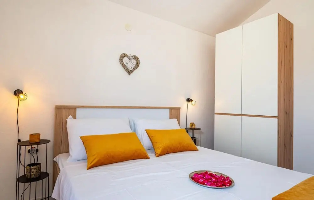 Stunning Home in Molat With Wifi and 2 Bedrooms