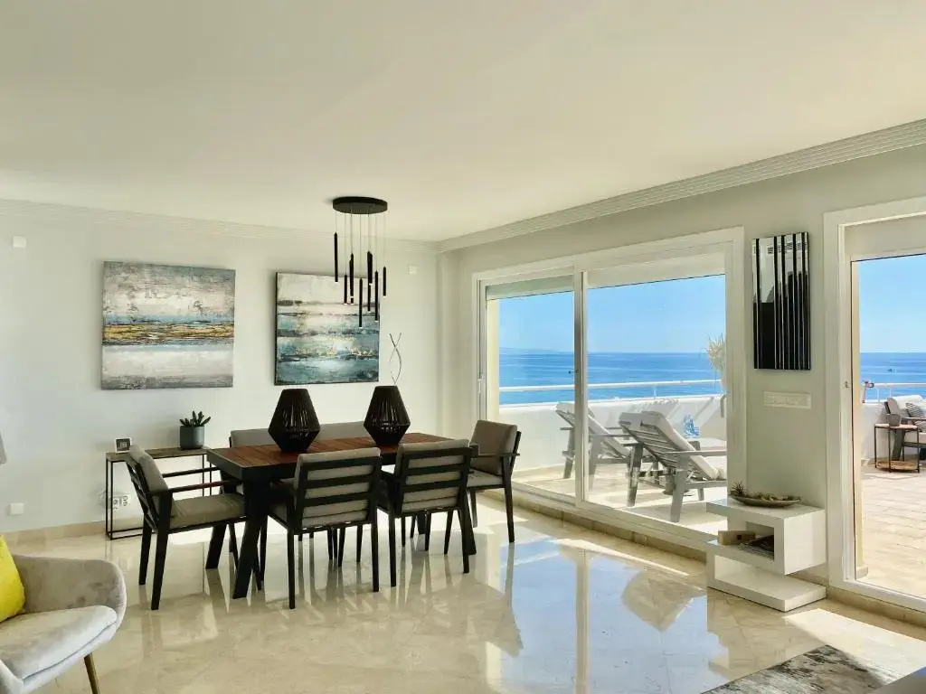 E18 Primera línea playa - Espectacular dúplex, vistas únicas- Estepona