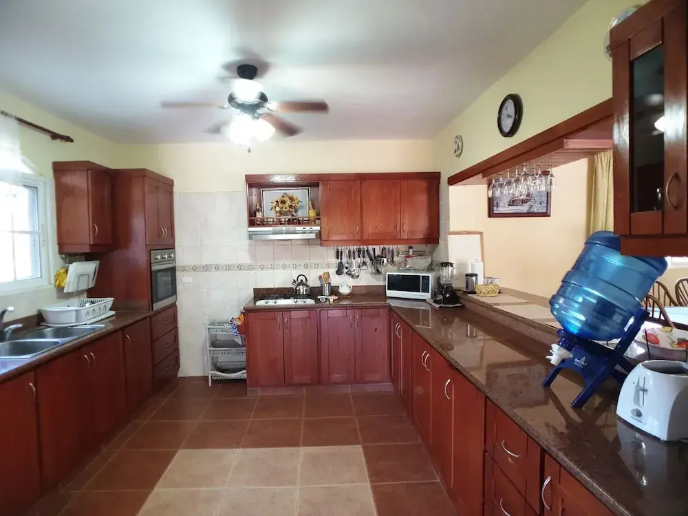 Great Privacy 3 Bedroom Villa Near the Beach