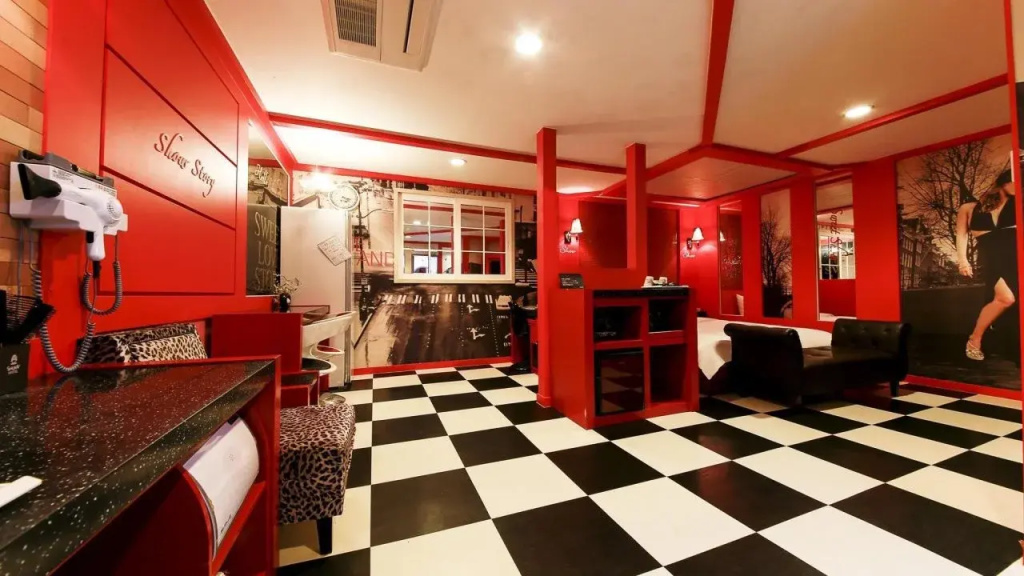 Show Hotel