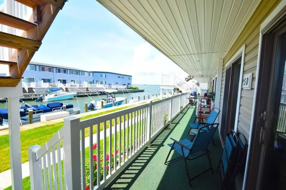 Bridgepoint Ii 5d 2 Bedroom Condo by RedAwning