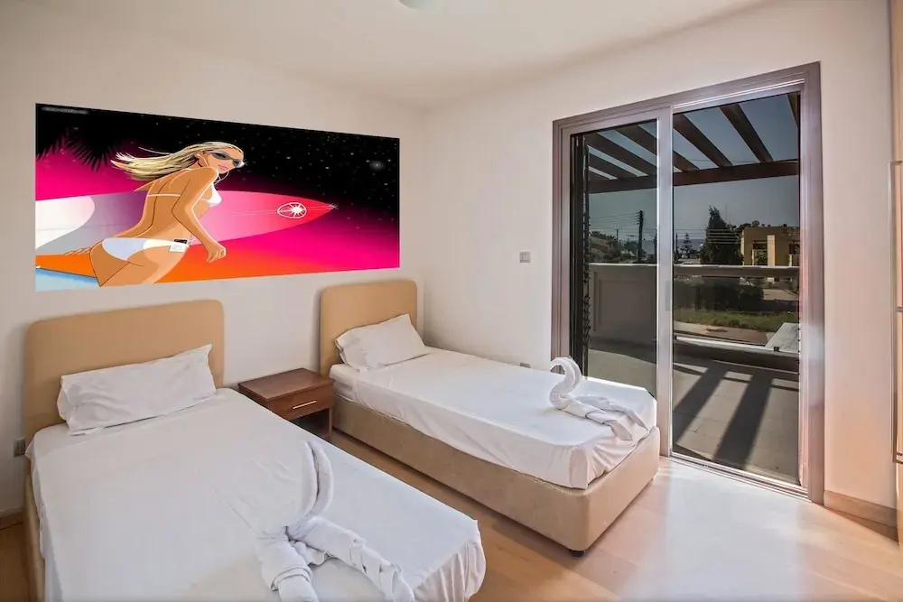 Celebrity Villa Scotty T I3