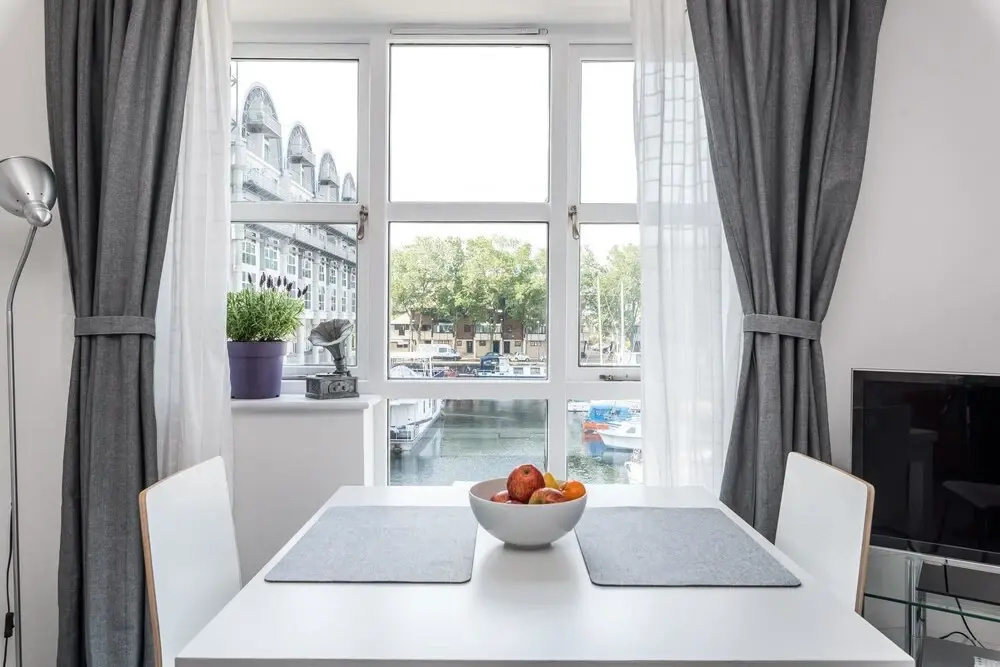 Fantastic 1 Bedroom Flat With Great Marina Views