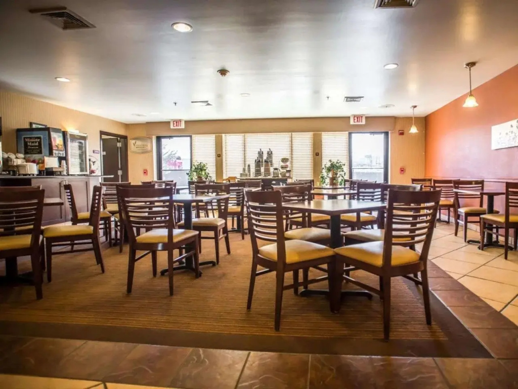 Sleep Inn & Suites Dunmore