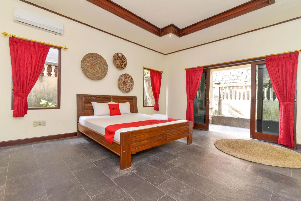 RedDoorz Plus near Seminyak Square