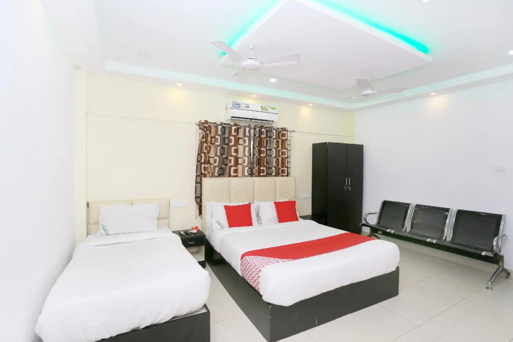 OYO 61184 Hotel Moidu's