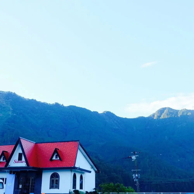 Sansaro Cafe & Guest House