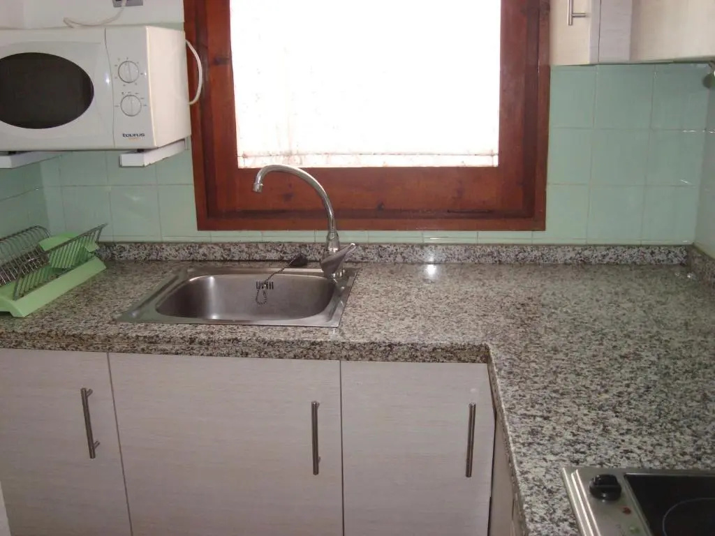Maisonnette petit jardin barbecue Calafat Tridente 2