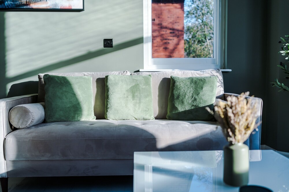Hilltop Serviced Apartments - Stockport
