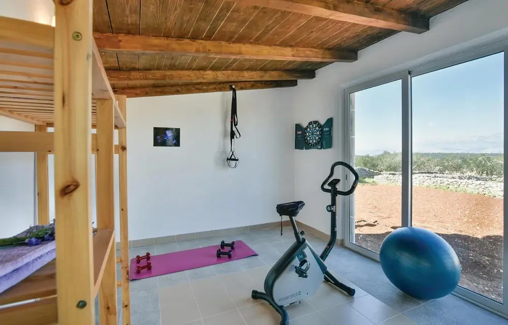 Three-Bedroom Holiday Home In Pucisca