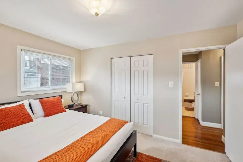 Uline Hospitality 4 Bedroom Home