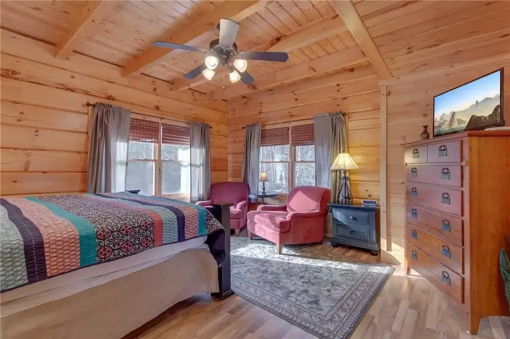 Clear Blue Morning - Three Bedroom Cabin