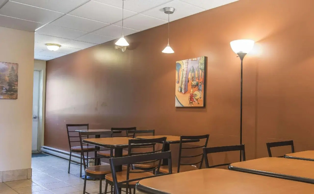 Econo Lodge Cabano