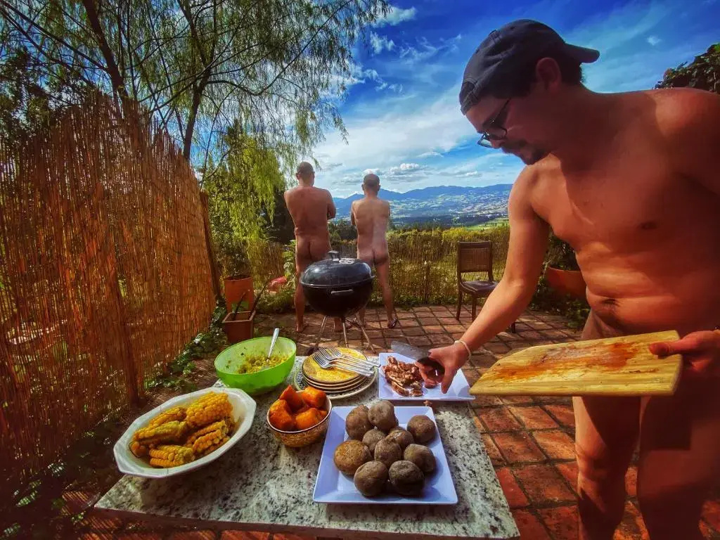 The Naked House - Hotel Nudista