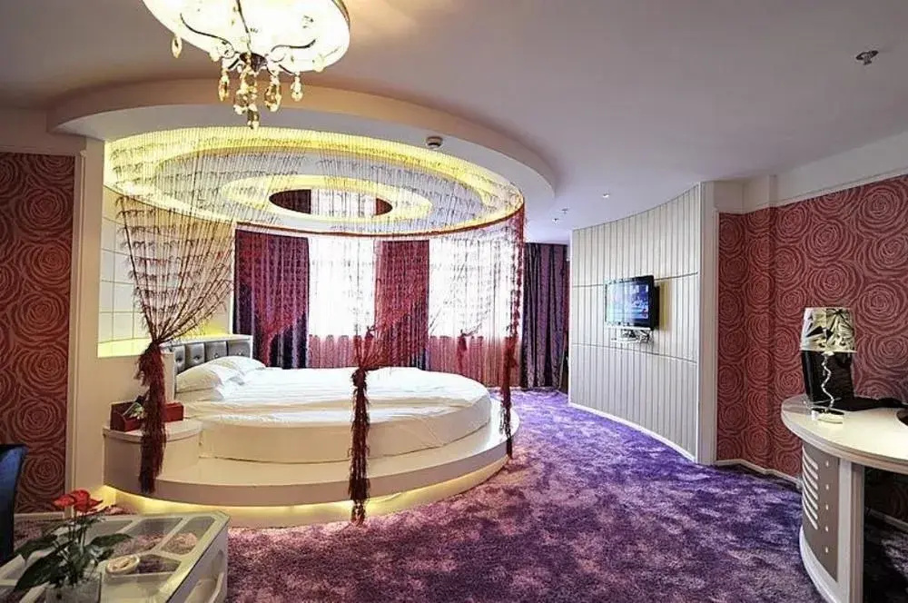 Minghao Fashion Hotel (Xianju Passenger Transport Center)