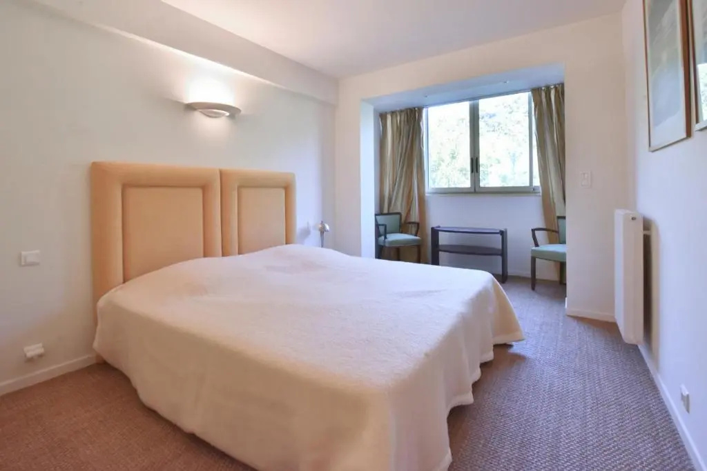 10 Minutes On Foot From The City Center! Sea View Secured Property
