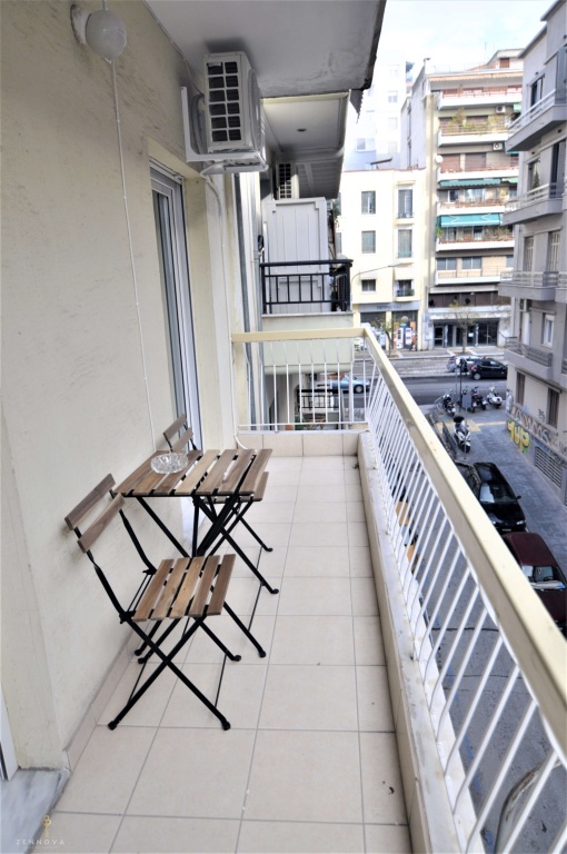 Zennova #4 Vintage City Center Apt