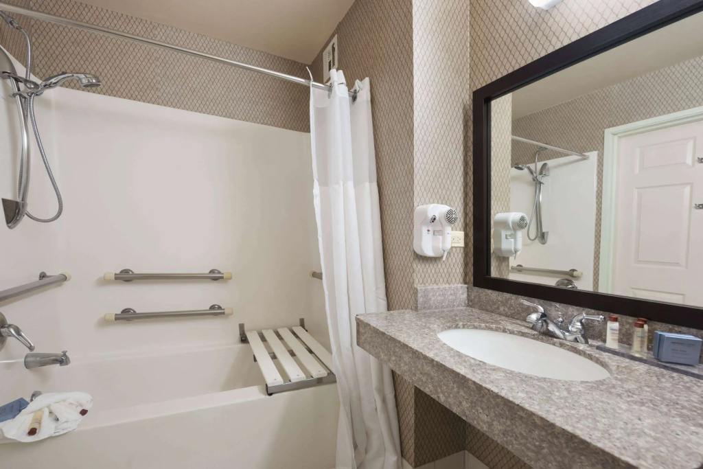 Wingate by Wyndham Chicago Schaumburg