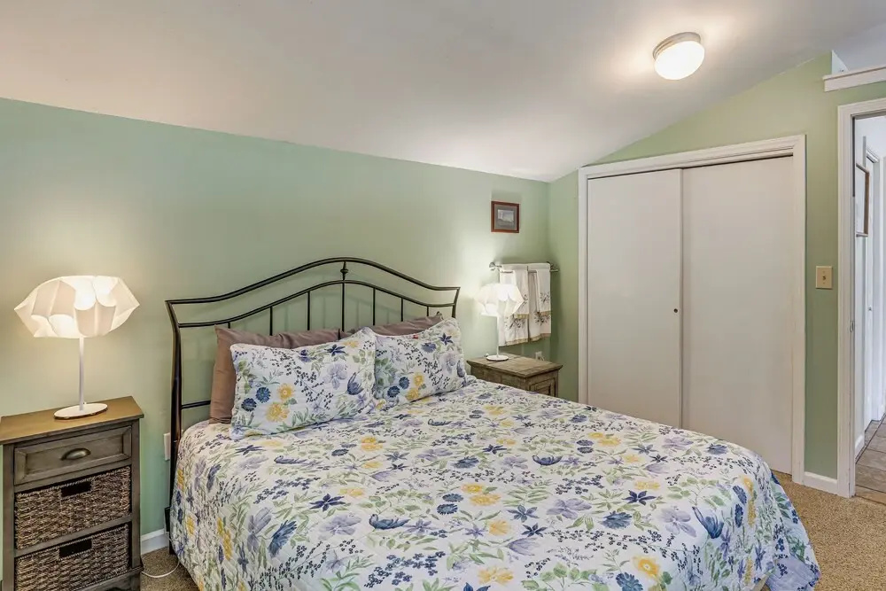 Blue Ridge Retreat w/ Deck: Hike, Sip & Explore