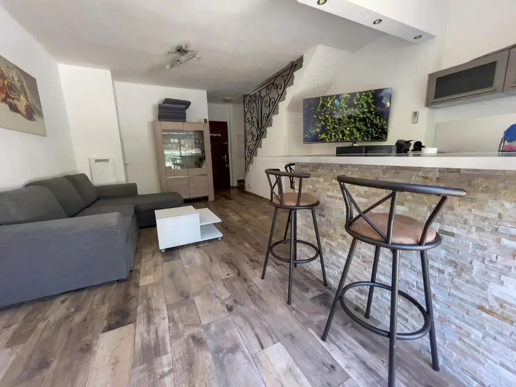Apartement Maenat