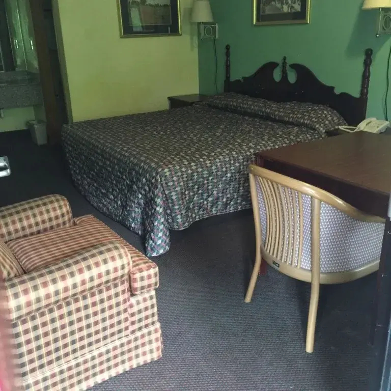 Deluxe Inn
