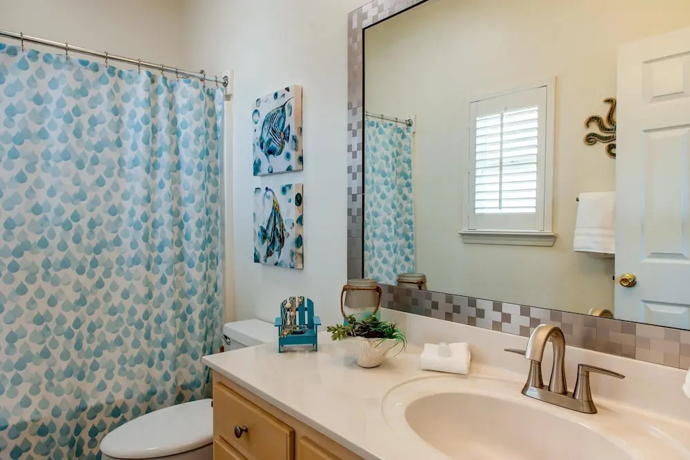 Dauphin Charm - 2237 Bienville