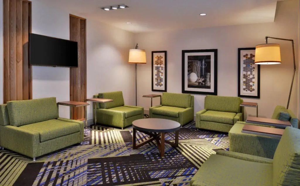 Holiday Inn Express & Suites - Marshalltown by IHG