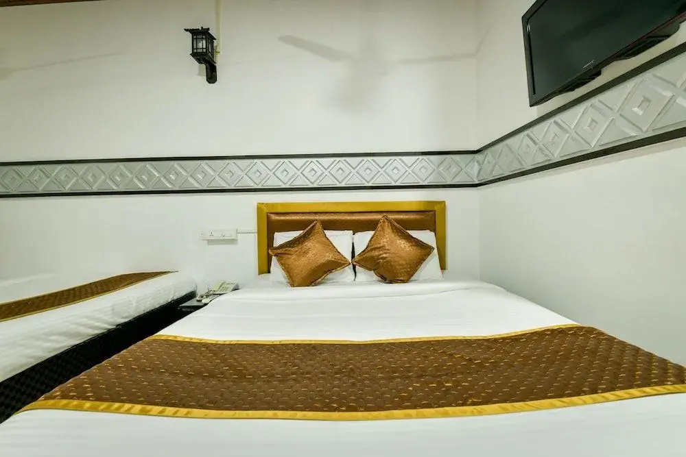 OYO 19587 Chembil Residency