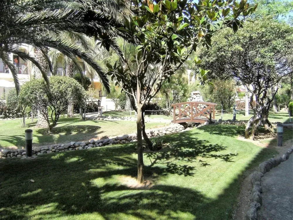 Apartment for 5 people with garden
