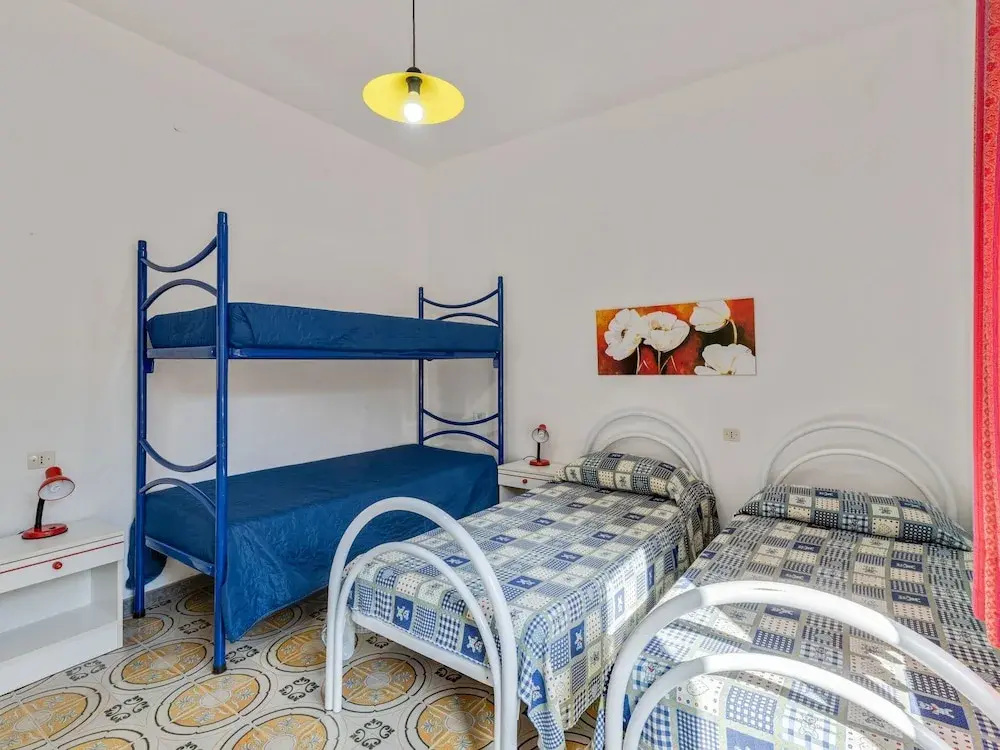 Spacious Holiday Home in Tresnuraghes near Sea