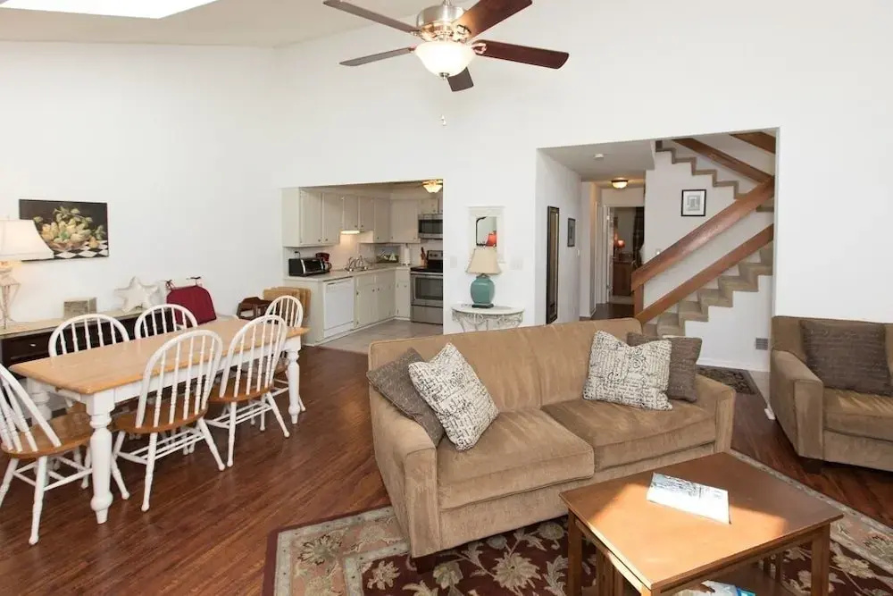 Beach Wood Retreat 4 Bedrooms 2 Bathrooms Home